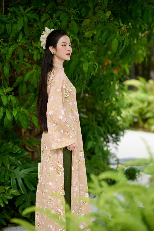Vợ Quang Hải về dáng thần tốc sau sinh, netizen xin vía - Hình 4 Vo Quang Hai ve dang than toc sau sinh, netizen xin via-Hinh-4