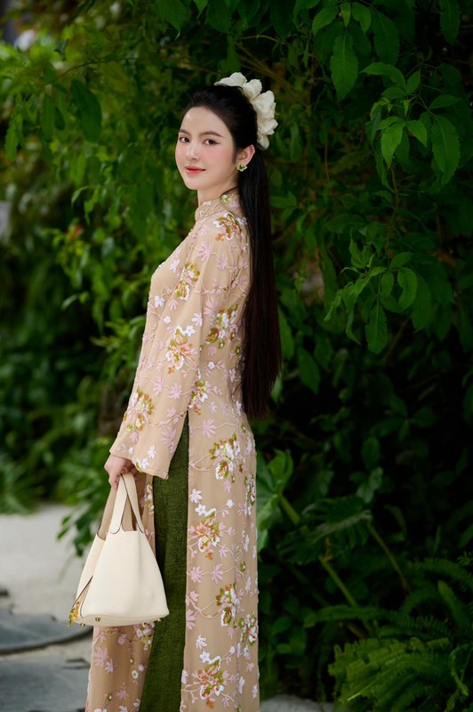 Vợ Quang Hải về dáng thần tốc sau sinh, netizen xin vía - Hình 5 Vo Quang Hai ve dang than toc sau sinh, netizen xin via-Hinh-5