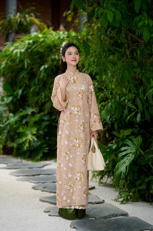 Vợ Quang Hải về dáng thần tốc sau sinh, netizen xin vía - Hình 3 Vo Quang Hai ve dang than toc sau sinh, netizen xin via-Hinh-3