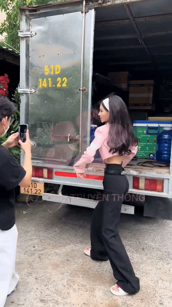 Netizen lo lắng: Hương Giang liệu có nặng nổi 35kg?- Ảnh 1. Netizen lo lắng: Hương Giang liệu có nặng nổi 35kg?- Ảnh 1.