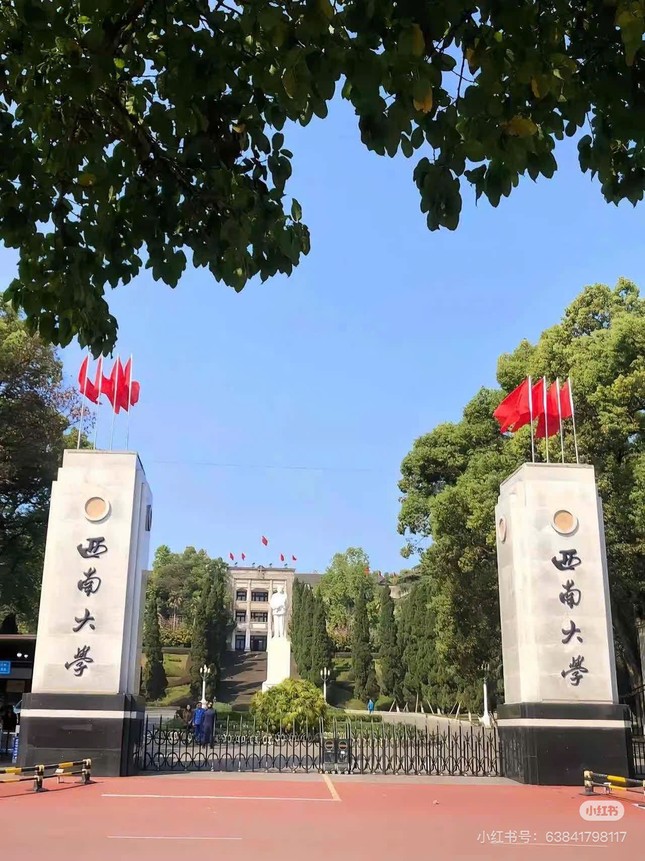 Netizen rủ nhau tìm “in tư” hai trường Đại học giữa cơn sốt phim "Khó Dỗ Dành" ảnh 4