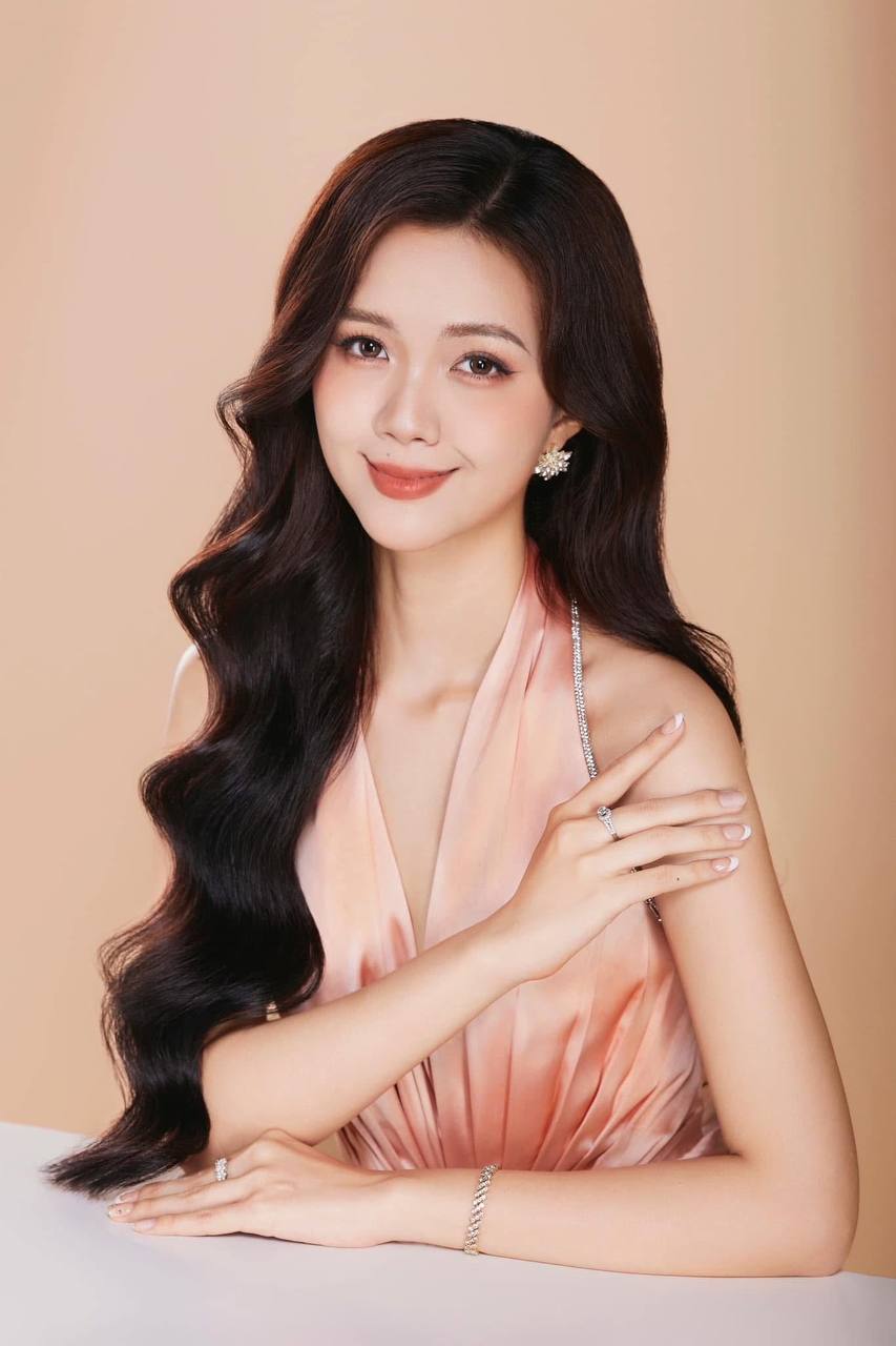 Xuất hiện nữ chính ngôn tình đi casting Hoa hậu, netizen chắc nịch chính là Xuất hiện nữ chính ngôn tình đi casting Hoa hậu, netizen chắc nịch chính là