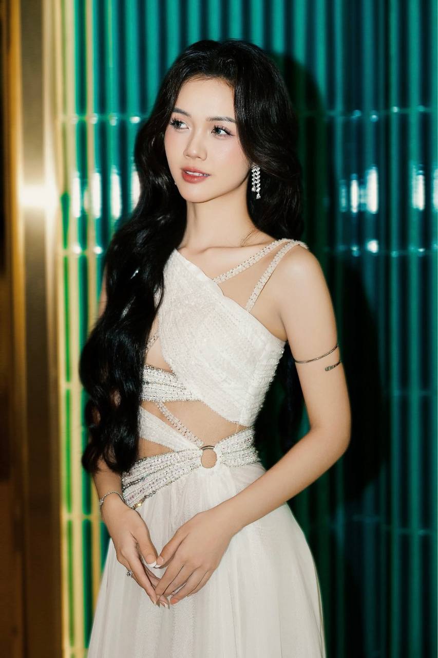 Xuất hiện nữ chính ngôn tình đi casting Hoa hậu, netizen chắc nịch chính là Xuất hiện nữ chính ngôn tình đi casting Hoa hậu, netizen chắc nịch chính là