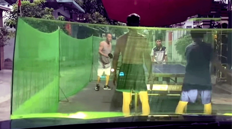 Netizen vô cùng phẫn nộ khi xem clip nhóm người chặn hẻm đánh bóng bàn, các xe không thể ra vào