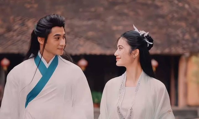 Netizen "xịt keo" trước lý do Hoa hậu Ý Nhi, Nam vương Tuấn Ngọc "xuyên không" ảnh 1