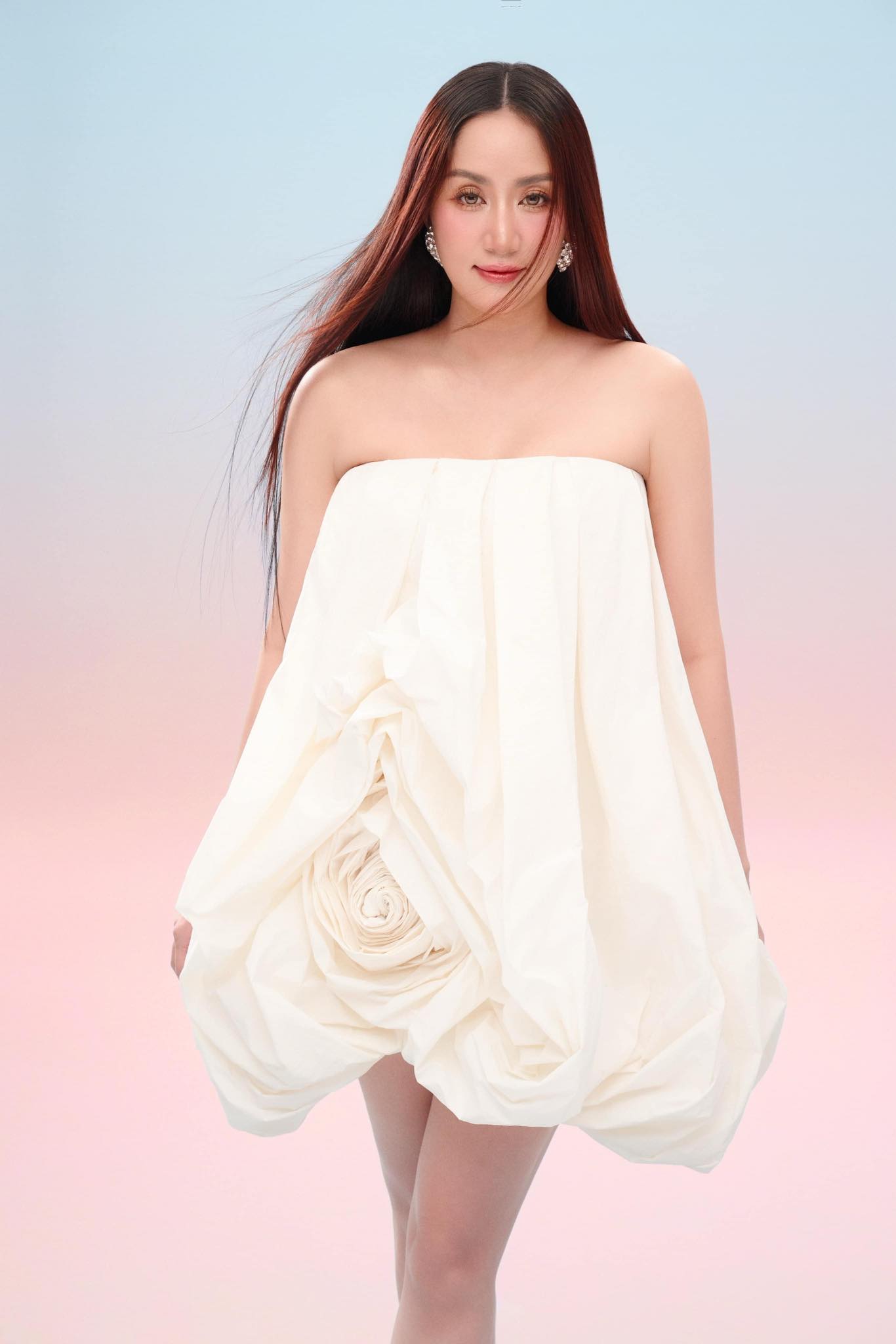 Hơn 5 triệu người xem Khánh Thi và Phan Hiển bắt trend Bắc Bling của Hoà Minzy, đỉnh cỡ nào mà netizen phải trầm trồ - 2 Hơn 5 triệu người xem Khánh Thi và Phan Hiển bắt trend Bắc Bling của Hoà Minzy, đỉnh cỡ nào mà netizen phải trầm trồ - 2