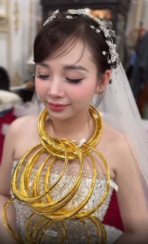 Co dau Thanh Hoa deo vang triu co khien netizen ran ran “xin via“-Hinh-10