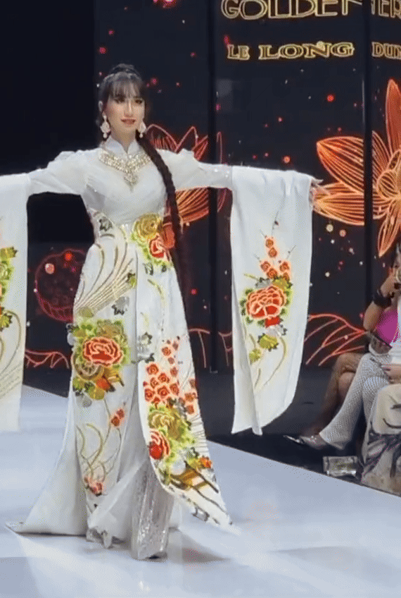 Chỉ vài giây thoáng qua, Lynk Lee khiến netizen thốt lên: Chỉ vài giây thoáng qua, Lynk Lee khiến netizen thốt lên: