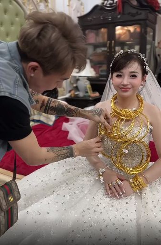 Co dau Thanh Hoa deo vang triu co khien netizen ran ran “xin via“-Hinh-9