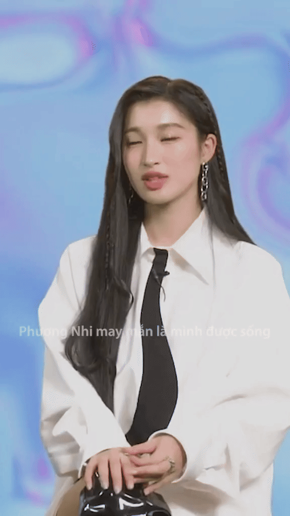Viral khoảnh khắc Phương Nhi bên chồng thiếu gia, netizen bỗng nhớ về 1 item huyền thoại- Ảnh 4. Viral khoảnh khắc Phương Nhi bên chồng thiếu gia, netizen bỗng nhớ về 1 item huyền thoại- Ảnh 4.