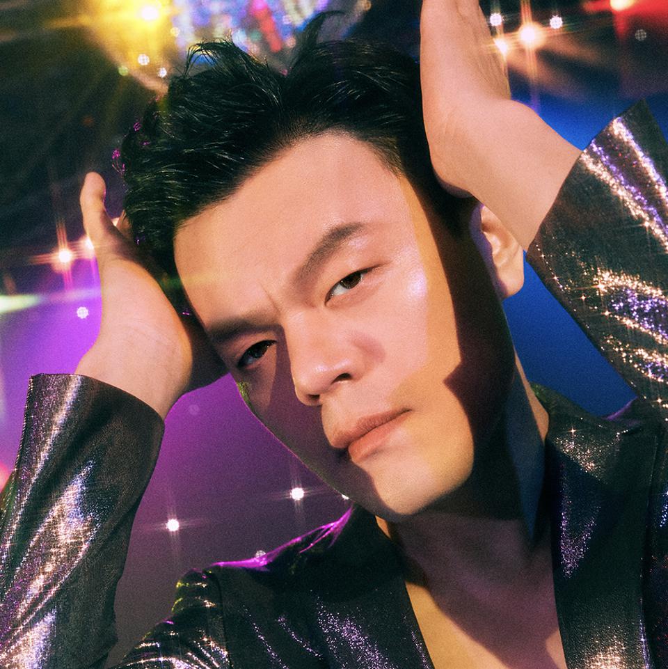 “Người đàn ông sến nhất Kpop” gây tranh cãi khi ngồi ghế nóng show nhảy cực hot, netizen thắc mắc “trình đến đâu?”- Ảnh 5. “Người đàn ông sến nhất Kpop” gây tranh cãi khi ngồi ghế nóng show nhảy cực hot, netizen thắc mắc “trình đến đâu?”- Ảnh 5.