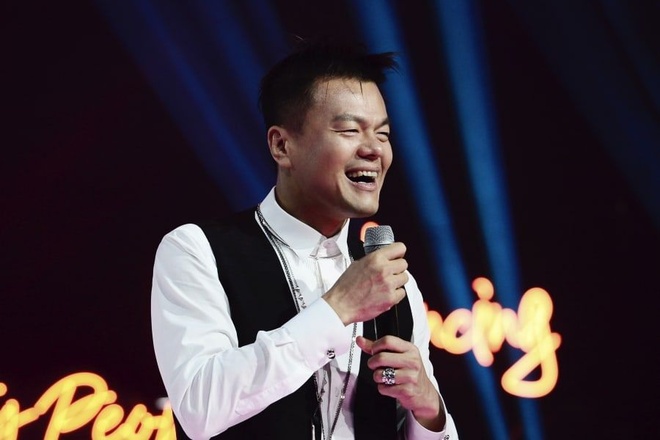 “Người đàn ông sến nhất Kpop” gây tranh cãi khi ngồi ghế nóng show nhảy cực hot, netizen thắc mắc “trình đến đâu?”- Ảnh 10. “Người đàn ông sến nhất Kpop” gây tranh cãi khi ngồi ghế nóng show nhảy cực hot, netizen thắc mắc “trình đến đâu?”- Ảnh 10.