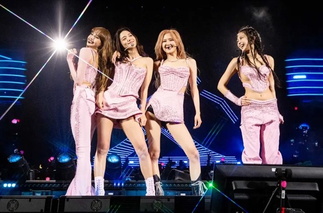 Netizen tranh cãi gay gắt về giá vé concert của Blackpink: Quá đắt hay xứng đáng? - Ảnh 4. Netizen tranh cãi gay gắt về giá vé concert của Blackpink: Quá đắt hay xứng đáng? - Ảnh 4.