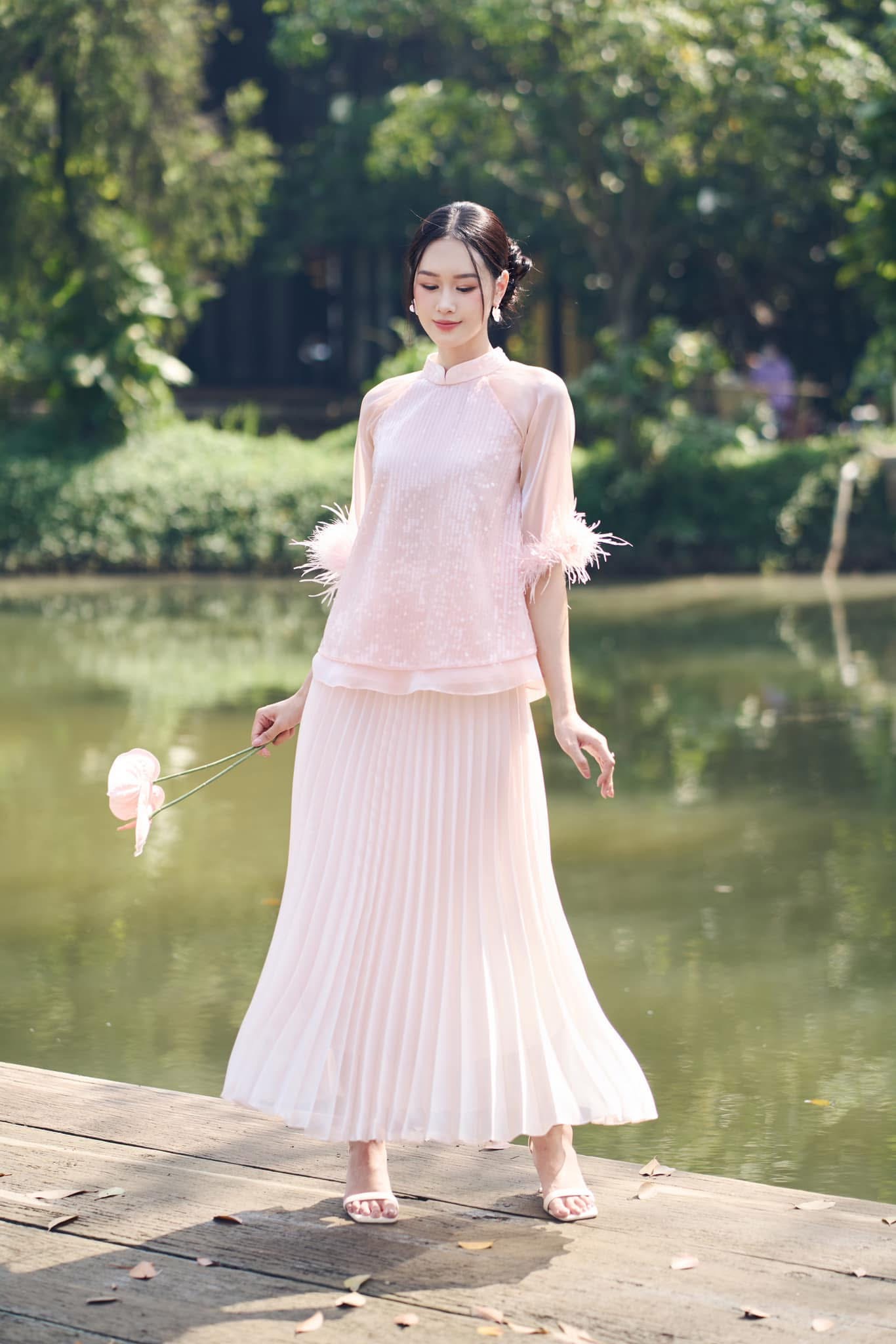 Bà xã Anh Đức ngày càng thăng hạng nhan sắc, diện đồ truyền thống lần nào cũng “đốn tim” netizen- Ảnh 12. Bà xã Anh Đức ngày càng thăng hạng nhan sắc, diện đồ truyền thống lần nào cũng “đốn tim” netizen- Ảnh 12.