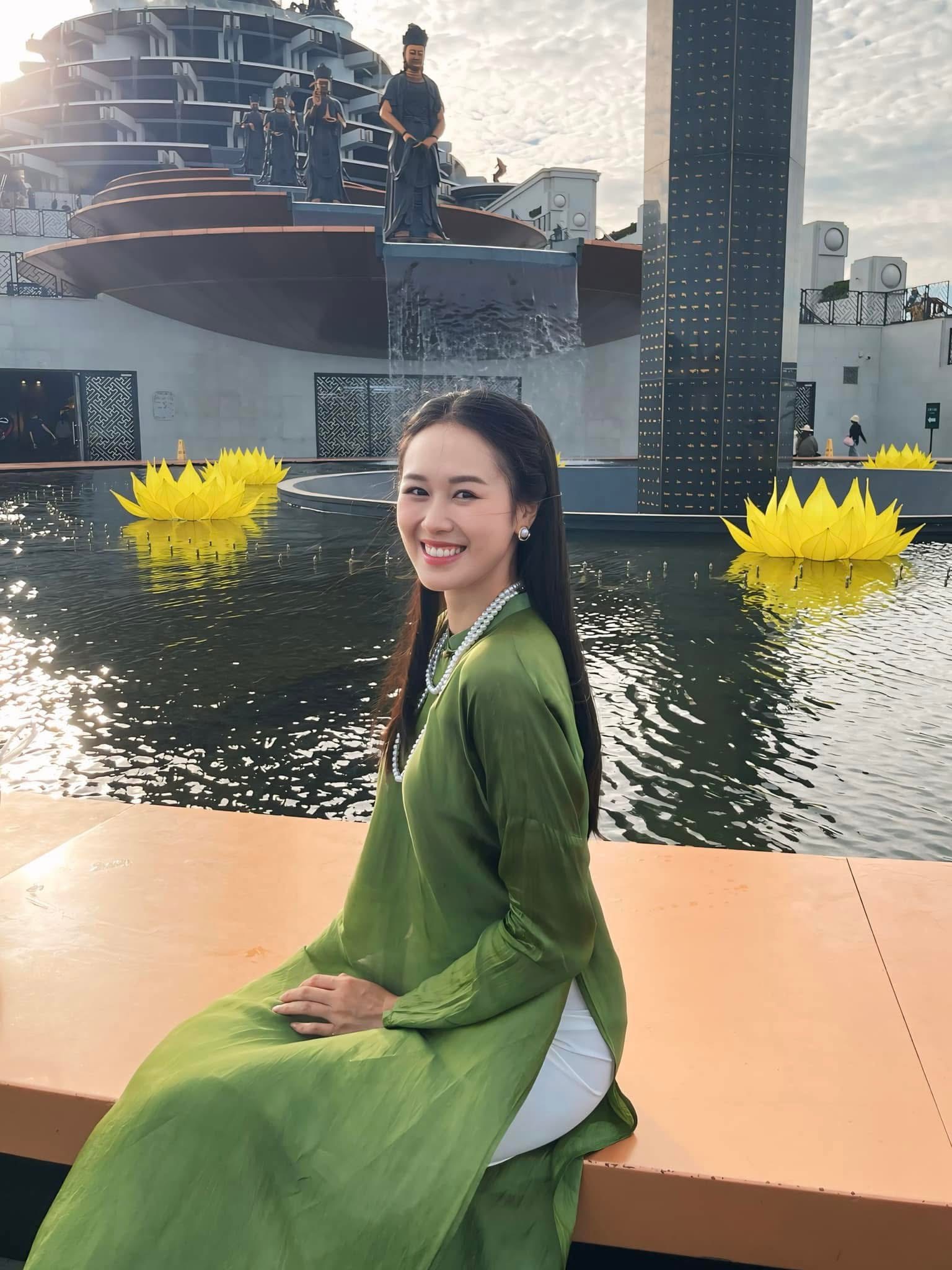 Bà xã Anh Đức ngày càng thăng hạng nhan sắc, diện đồ truyền thống lần nào cũng “đốn tim” netizen- Ảnh 9. Bà xã Anh Đức ngày càng thăng hạng nhan sắc, diện đồ truyền thống lần nào cũng “đốn tim” netizen- Ảnh 9.