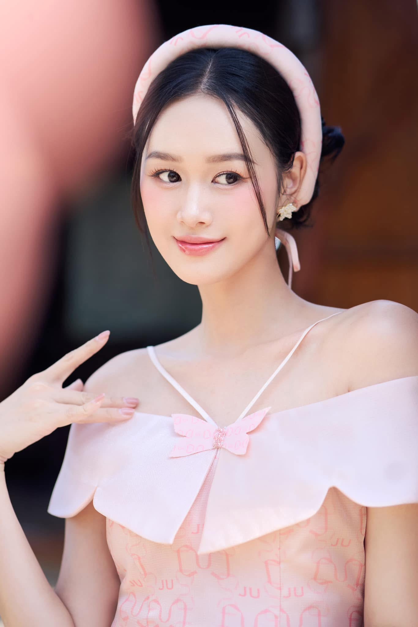 Bà xã Anh Đức ngày càng thăng hạng nhan sắc, diện đồ truyền thống lần nào cũng “đốn tim” netizen- Ảnh 14. Bà xã Anh Đức ngày càng thăng hạng nhan sắc, diện đồ truyền thống lần nào cũng “đốn tim” netizen- Ảnh 14.
