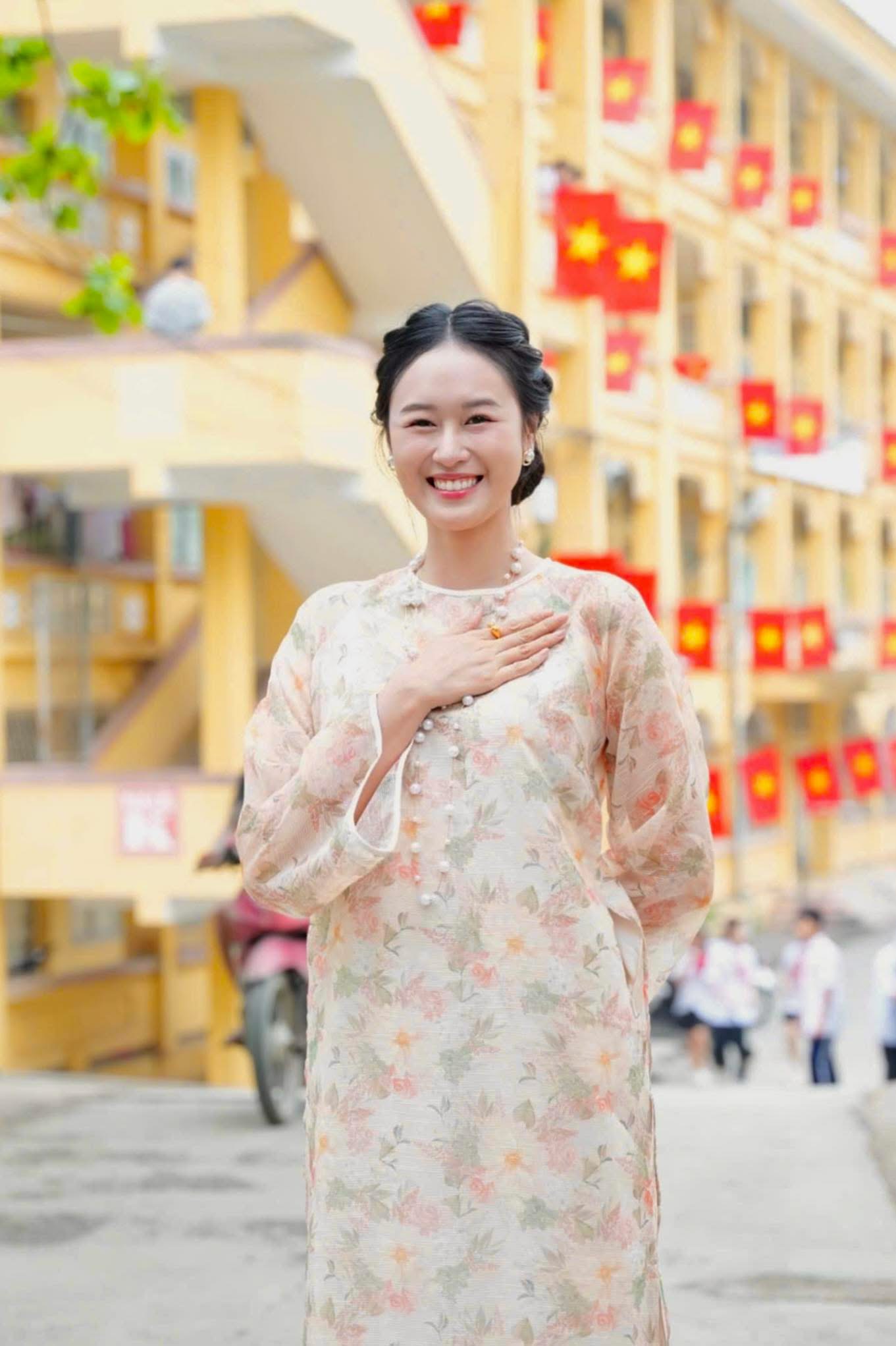 Bà xã Anh Đức ngày càng thăng hạng nhan sắc, diện đồ truyền thống lần nào cũng “đốn tim” netizen- Ảnh 15. Bà xã Anh Đức ngày càng thăng hạng nhan sắc, diện đồ truyền thống lần nào cũng “đốn tim” netizen- Ảnh 15.