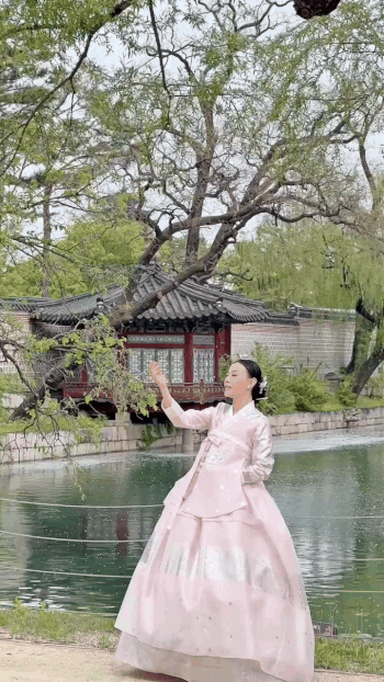 Shark Bình đưa Phương Oanh “hồi cung”, netizen nhận xét 2 chữ về vợ chủ tịch- Ảnh 2. Shark Bình đưa Phương Oanh “hồi cung”, netizen nhận xét 2 chữ về vợ chủ tịch- Ảnh 2.