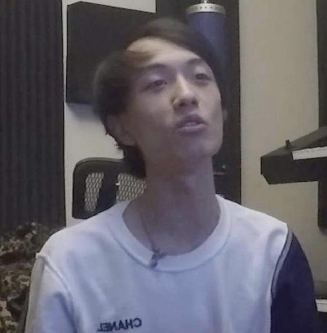 Cựu center quốc dân trở lại làm idol, netizen “dí” bằng được scandal chấn động- Ảnh 5. Cựu center quốc dân trở lại làm idol, netizen “dí” bằng được scandal chấn động- Ảnh 5.