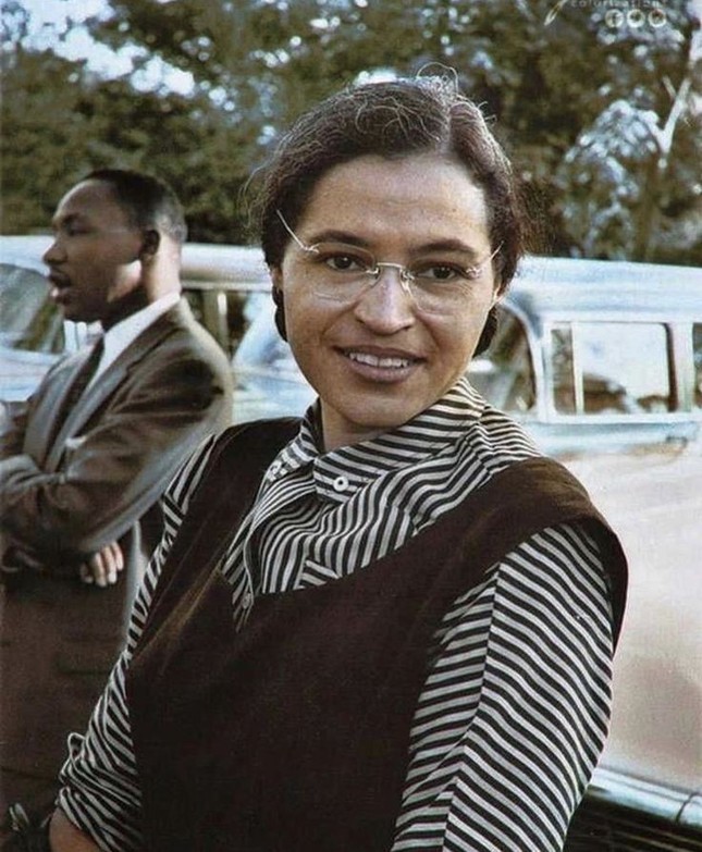 LV phản hồi tranh cãi trang phục nhạy cảm của Lisa, netizen vẫn tức giận ảnh 2