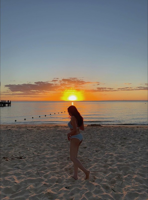 MC hot nhất Liên Quân diện bikini cực "cháy" làm netizen xốn xang - Hình 3 MC hot nhat Lien Quan dien bikini cuc