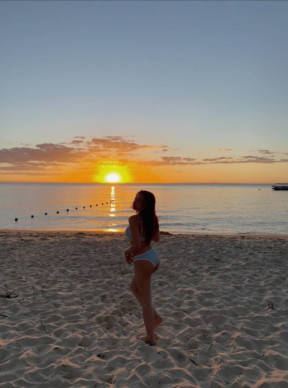 MC hot nhất Liên Quân diện bikini cực "cháy" làm netizen xốn xang - Hình 4 MC hot nhat Lien Quan dien bikini cuc