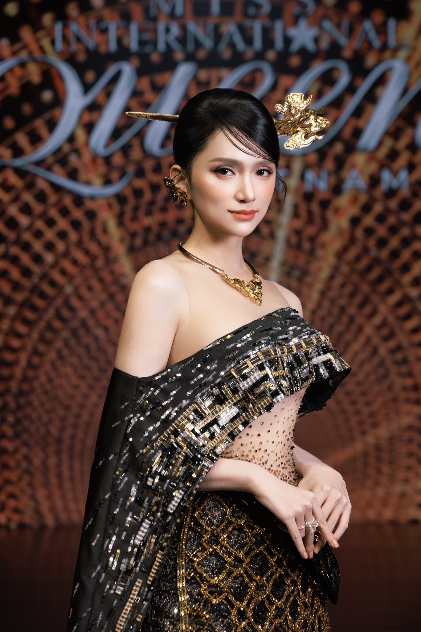 Hồ Ngọc Hà nói đúng 3 từ với Hương Giang, netizen lập tức dậy sóng- Ảnh 6. Hồ Ngọc Hà nói đúng 3 từ với Hương Giang, netizen lập tức dậy sóng- Ảnh 6.