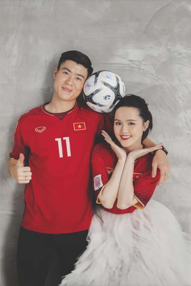 Bắt gặp tiểu thư Hà thành được chồng cầu thủ bế trên phố, netizen chưa kịp khen Bắt gặp tiểu thư Hà thành được chồng cầu thủ bế trên phố, netizen chưa kịp khen