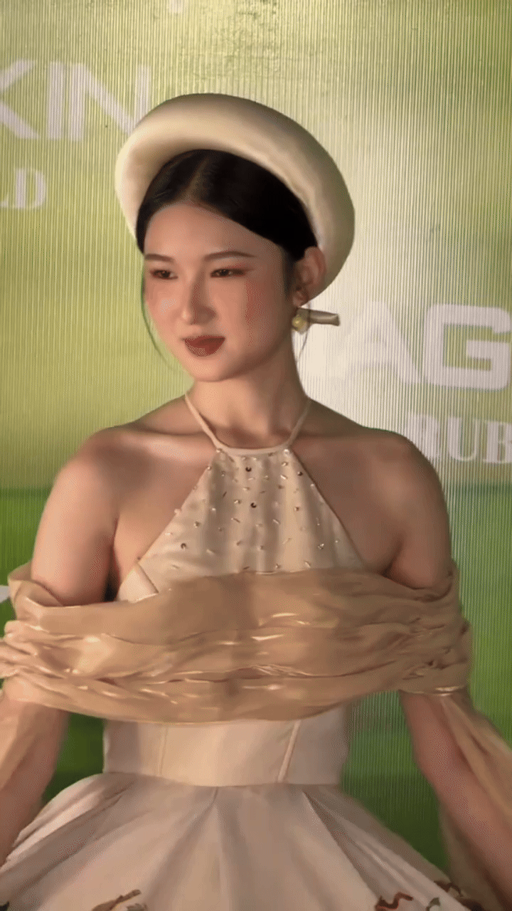 Hậu tranh cãi Nàng Mơ tái xuất sàn catwalk, netizen bất ngờ nhắc tên Phương Nhi, chuyện gì đây?- Ảnh 1. Hậu tranh cãi Nàng Mơ tái xuất sàn catwalk, netizen bất ngờ nhắc tên Phương Nhi, chuyện gì đây?- Ảnh 1.