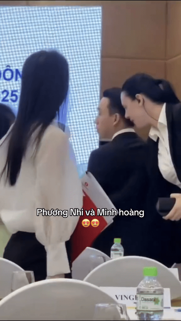 Viral khoảnh khắc Phương Nhi bên chồng thiếu gia, netizen bỗng nhớ về 1 item huyền thoại- Ảnh 1. Viral khoảnh khắc Phương Nhi bên chồng thiếu gia, netizen bỗng nhớ về 1 item huyền thoại- Ảnh 1.