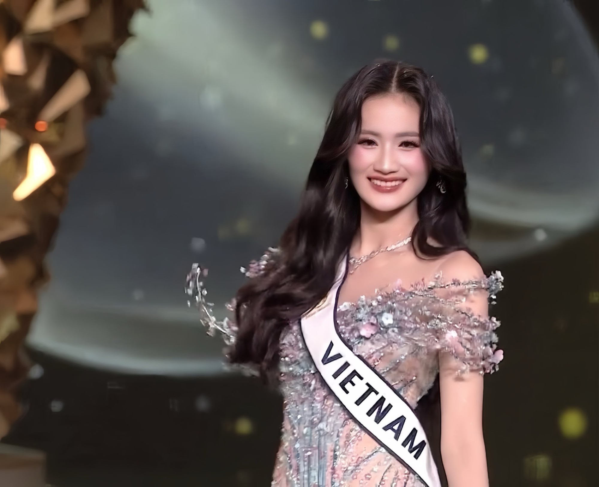 Ý Nhi đẹp rạng ngời tại chung kết Miss World nhưng visual lại khiến netizen tiếc ở 1 điểm- Ảnh 3. Ý Nhi đẹp rạng ngời tại chung kết Miss World nhưng visual lại khiến netizen tiếc ở 1 điểm- Ảnh 3.