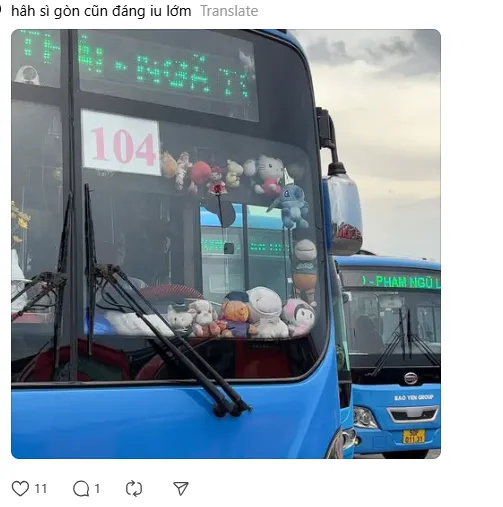 Bắt gặp xe buýt có nội thất "lạ" ở Hà Nội, netizen: "Có cần đáng yêu thế không" ảnh 6