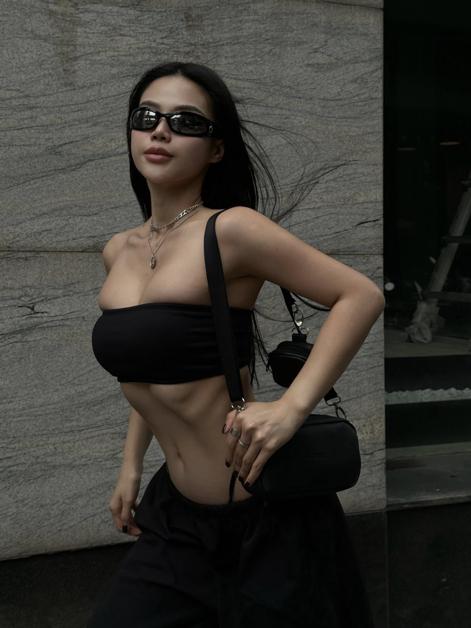 Hot girl bị nói làm màu trên đường chạy Hot girl bị nói làm màu trên đường chạy