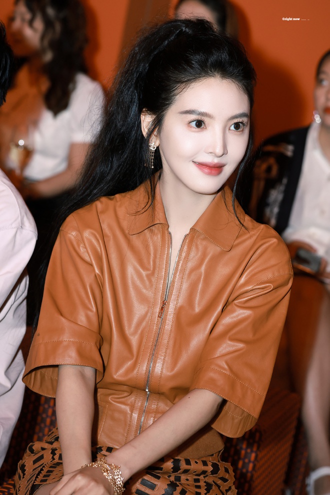 Chương Nhược Nam đổi style, netizen khen hết lời- Ảnh 6. Chương Nhược Nam đổi style, netizen khen hết lời- Ảnh 6.