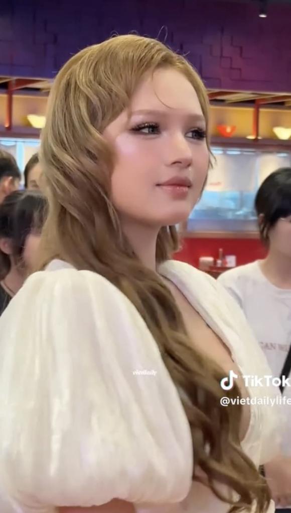 Xoài Non lộ diện với visual gây hoang mang: Body %22phát tướng%22, gương mặt bầu bĩnh khiến netizen không nhận ra.jpg 1 Xoài Non, Gil Lê, sao Việt