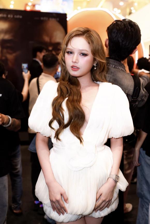 Xoài Non lộ diện với visual gây hoang mang: Body %22phát tướng%22, gương mặt bầu bĩnh khiến netizen không nhận ra.jpg 0 Xoài Non, Gil Lê, sao Việt