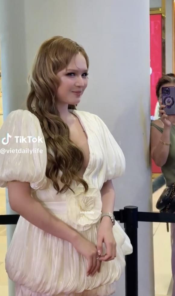 Xoài Non lộ diện với visual gây hoang mang: Body %22phát tướng%22, gương mặt bầu bĩnh khiến netizen không nhận ra.jpg 3 Xoài Non, Gil Lê, sao Việt