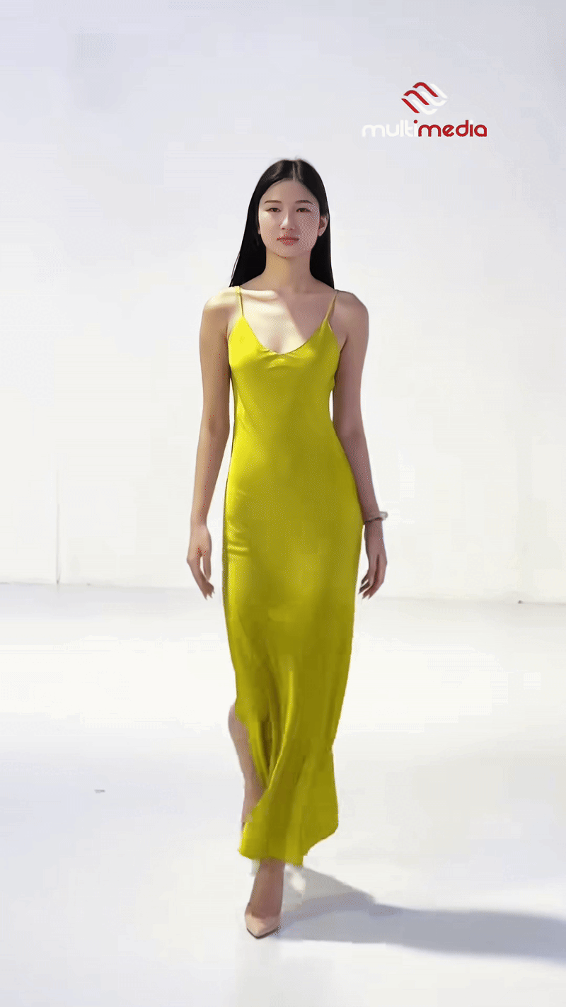 Hai nàng mẫu 19 tuổi catwalk khiến netizen phải so sánh: Hai nàng mẫu 19 tuổi catwalk khiến netizen phải so sánh: