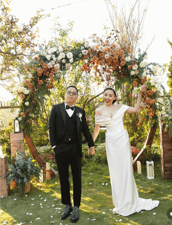 Tóc Tiên, Hoàng Touliver, sao Việt 