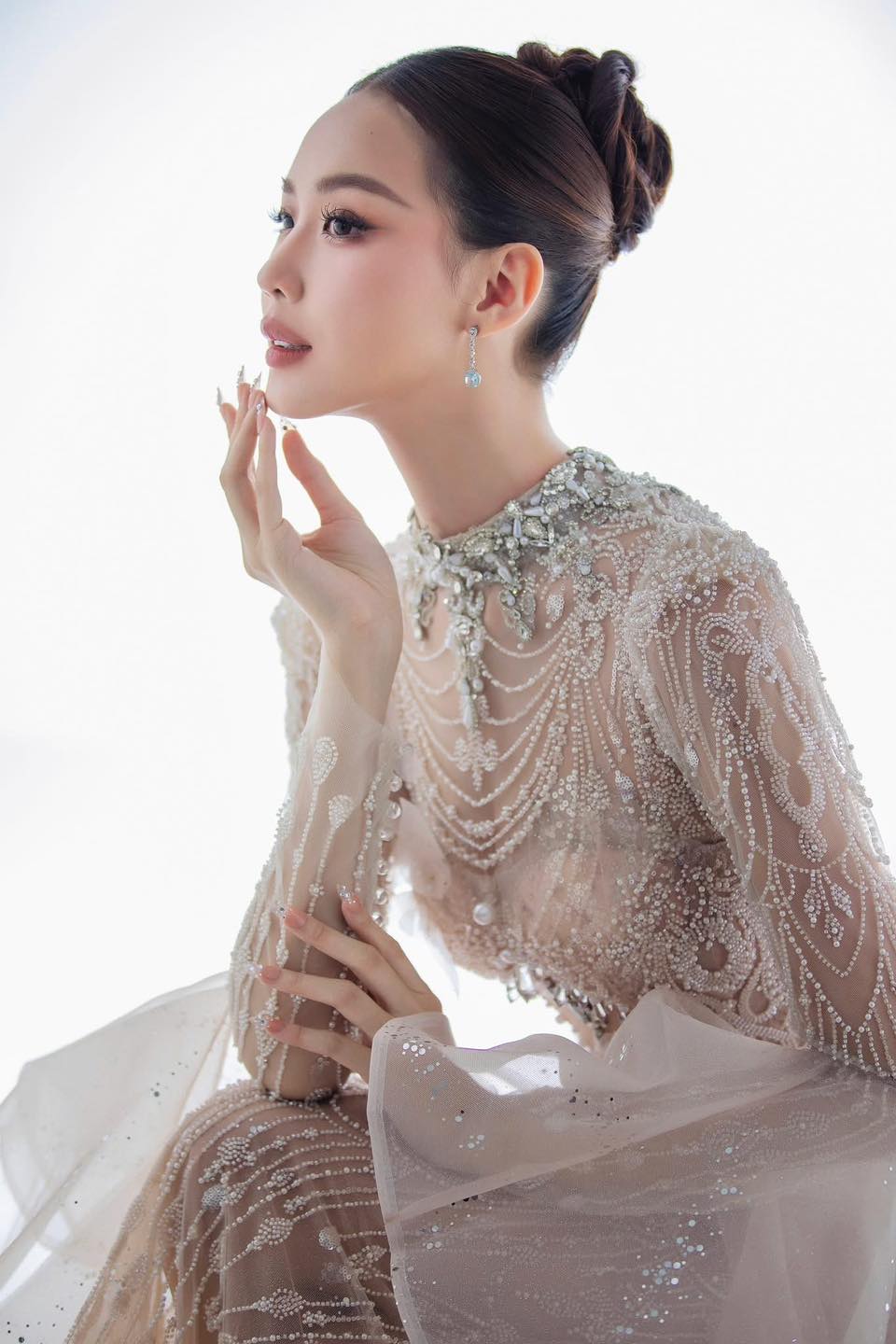 Hoa hậu Lê Nguyễn Bảo Ngọc chính thức chinh chiến Miss World, netizen bùng tranh cãi vì hành động này!- Ảnh 7. Hoa hậu Lê Nguyễn Bảo Ngọc chính thức chinh chiến Miss World, netizen bùng tranh cãi vì hành động này!- Ảnh 7.