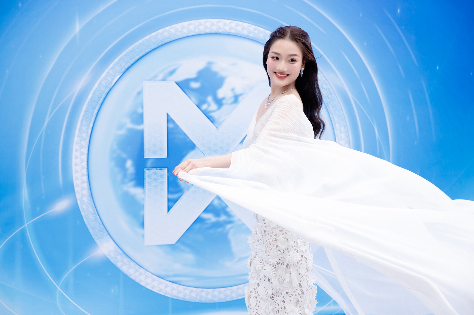 Hoa hậu Lê Nguyễn Bảo Ngọc chính thức chinh chiến Miss World, netizen bùng tranh cãi vì hành động này!- Ảnh 11. Hoa hậu Lê Nguyễn Bảo Ngọc chính thức chinh chiến Miss World, netizen bùng tranh cãi vì hành động này!- Ảnh 11.