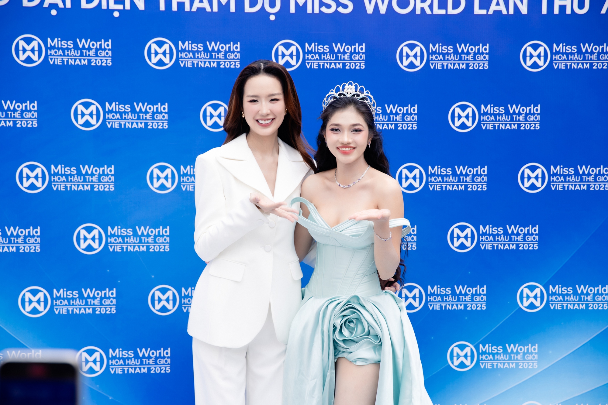 Hoa hậu Lê Nguyễn Bảo Ngọc chính thức chinh chiến Miss World, netizen bùng tranh cãi vì hành động này!- Ảnh 20. Hoa hậu Lê Nguyễn Bảo Ngọc chính thức chinh chiến Miss World, netizen bùng tranh cãi vì hành động này!- Ảnh 20.