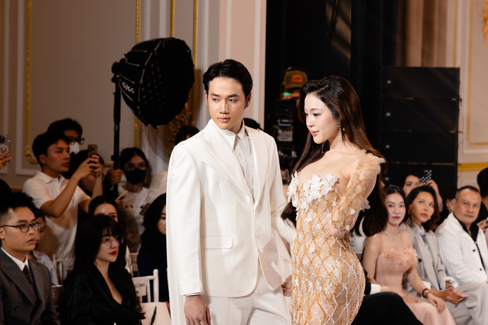 Hoa hậu Lê Nguyễn Bảo Ngọc chính thức chinh chiến Miss World, netizen bùng tranh cãi vì hành động này!- Ảnh 23. Hoa hậu Lê Nguyễn Bảo Ngọc chính thức chinh chiến Miss World, netizen bùng tranh cãi vì hành động này!- Ảnh 23.
