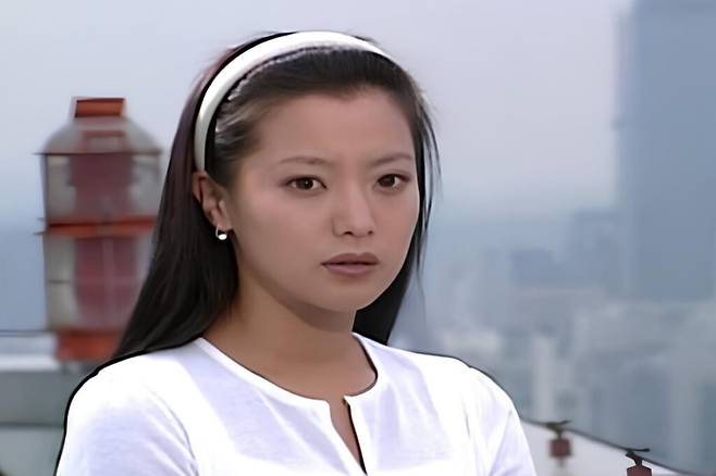 Netizen Hàn choáng trước băng đô của Kim Hee Sun, trông đơn giản mà có giá tận 22 triệu đồng- Ảnh 8. Netizen Hàn choáng trước băng đô của Kim Hee Sun, trông đơn giản mà có giá tận 22 triệu đồng- Ảnh 8.