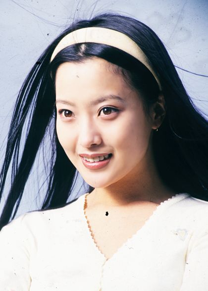 Netizen Hàn choáng trước băng đô của Kim Hee Sun, trông đơn giản mà có giá tận 22 triệu đồng- Ảnh 13. Netizen Hàn choáng trước băng đô của Kim Hee Sun, trông đơn giản mà có giá tận 22 triệu đồng- Ảnh 13.