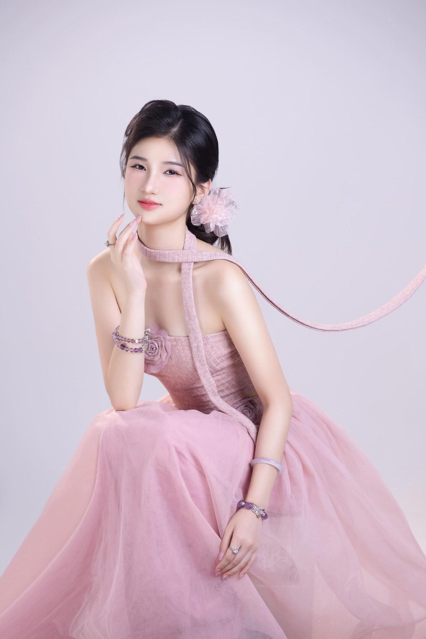 Nàng Mơ để lộ mặt mộc trước ống kính, netizen nhận xét thua Lọ Lem ở điểm này- Ảnh 8. Nàng Mơ để lộ mặt mộc trước ống kính, netizen nhận xét thua Lọ Lem ở điểm này- Ảnh 8.