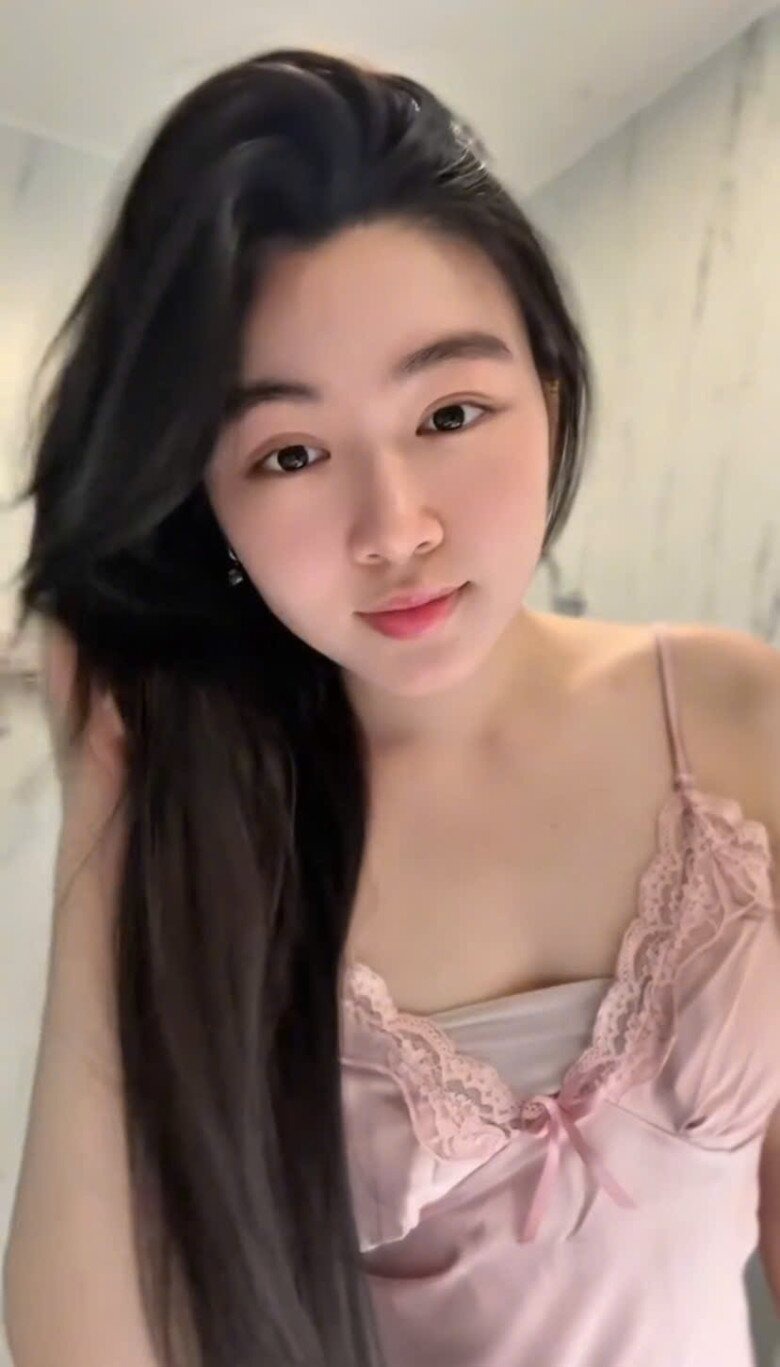 Nàng Mơ để lộ mặt mộc trước ống kính, netizen nhận xét thua Lọ Lem ở điểm này- Ảnh 4. Nàng Mơ để lộ mặt mộc trước ống kính, netizen nhận xét thua Lọ Lem ở điểm này- Ảnh 4.