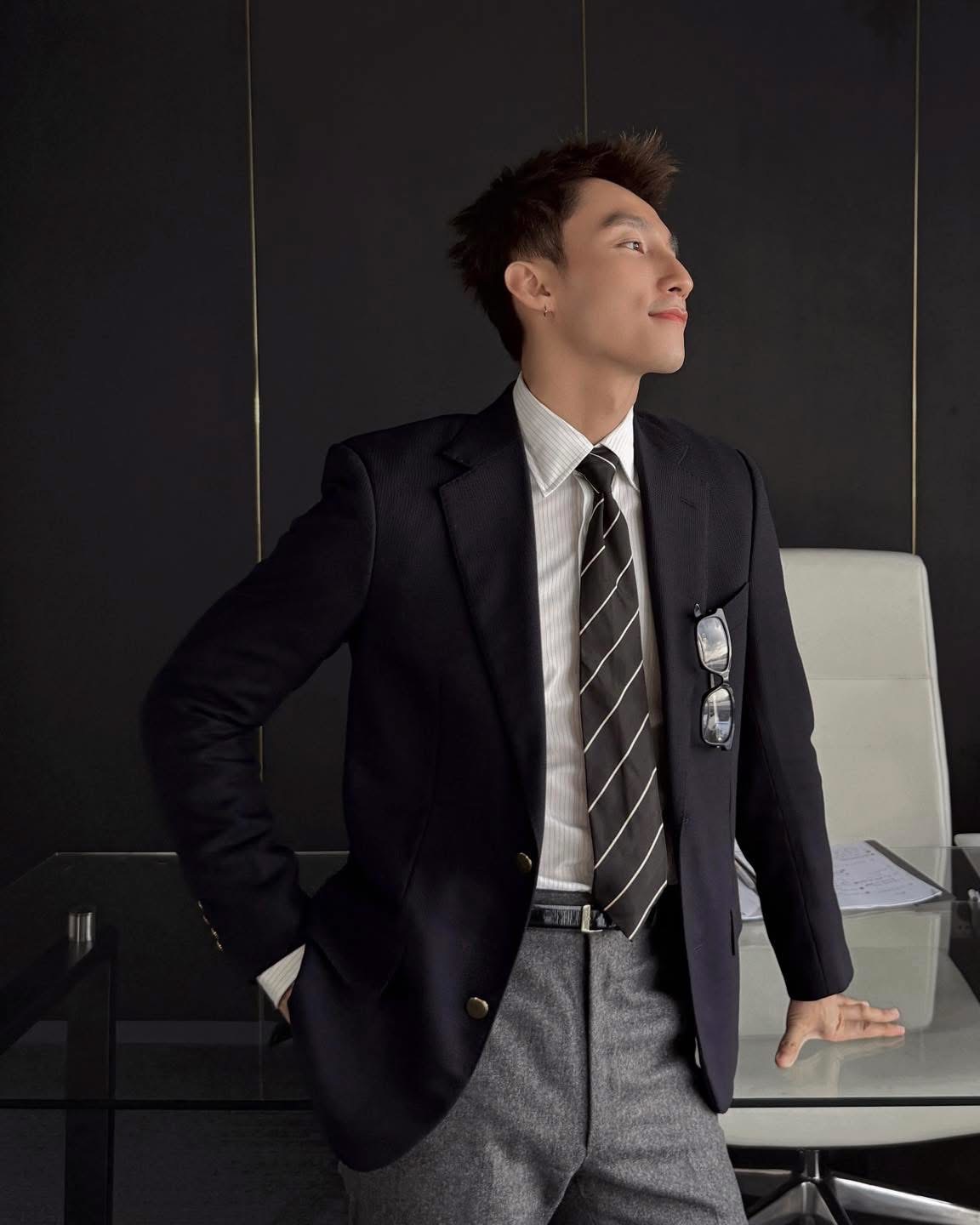Nếu kịch bản nam ca sĩ "top 1 server" Vpop xuất hiện dưới đường phố Hà Nội dịp 2/9 thành sự thật - đó sẽ là khoảnh khắc "có một trong đời" Nếu kịch bản nam ca sĩ "top 1 server" Vpop xuất hiện dưới đường phố Hà Nội dịp 2/9 thành sự thật - đó sẽ là khoảnh khắc "có một trong đời"