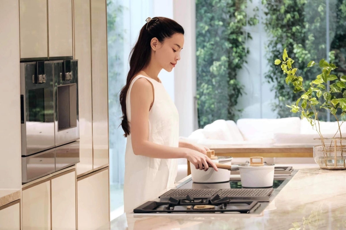 Hồ Ngọc Hà khoe một ngày làm mẹ, netizen chỉ nhìn thấy căn bếp tiền tỷ sáng bừng- Ảnh 4. Hồ Ngọc Hà khoe một ngày làm mẹ, netizen chỉ nhìn thấy căn bếp tiền tỷ sáng bừng- Ảnh 4.