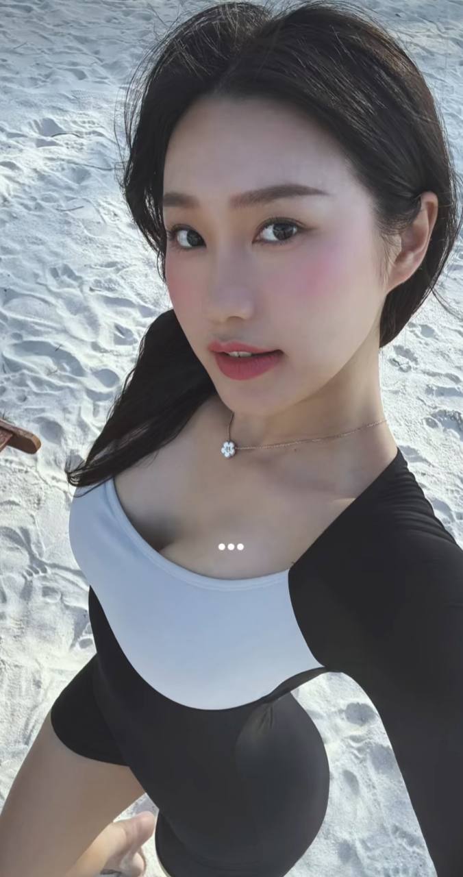Doãn Hải My diện đồ bơi khoe body Doãn Hải My diện đồ bơi khoe body
